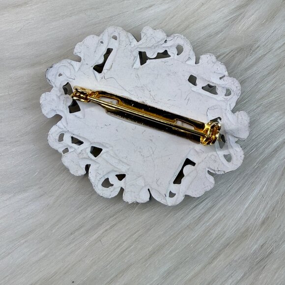 Featherlite Bubblelite Look Brooch Pin Floral Flower White Celluloid Vintage - Picture 2 of 4